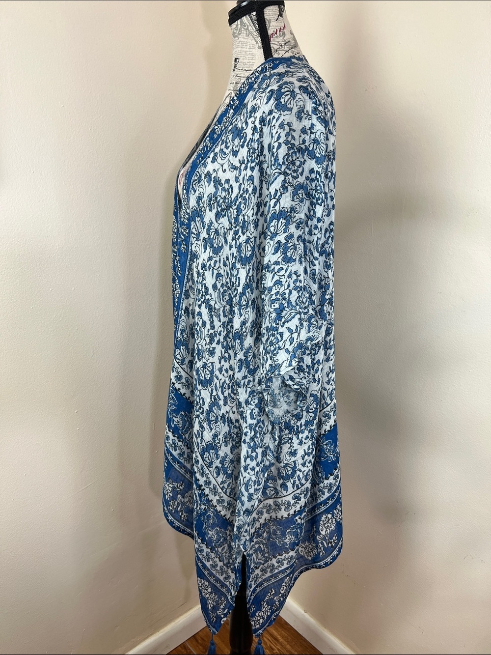 J. Jill Blue & White Floral Kimono Cardigan Cover-Up NWT SZ S-L Boho Tassel Hem - Picture 2 of 5